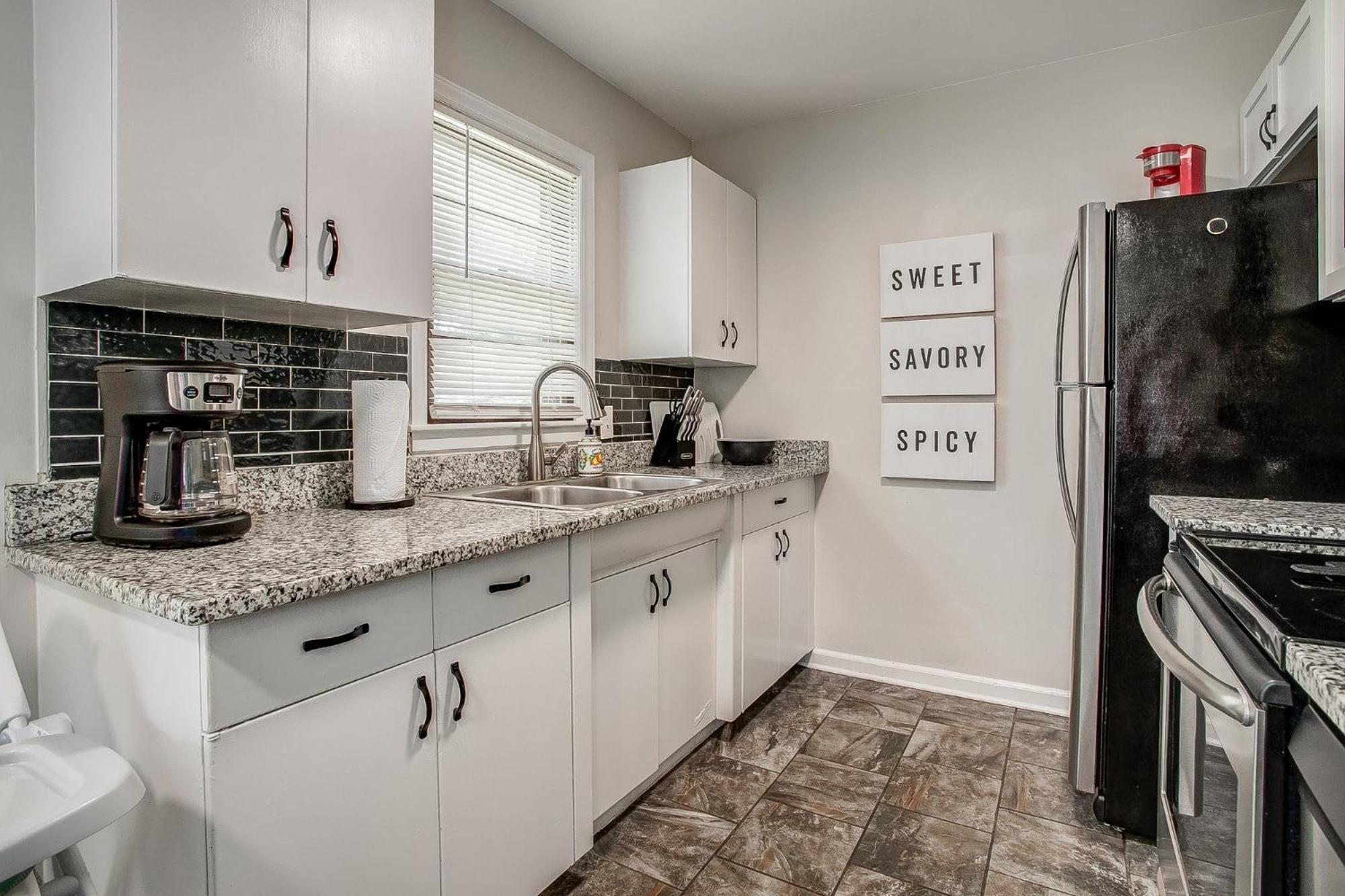Chic Home With Huge Grassy Yard 7 Mins To Arrowhead Stadium Independence Zewnętrze zdjęcie
