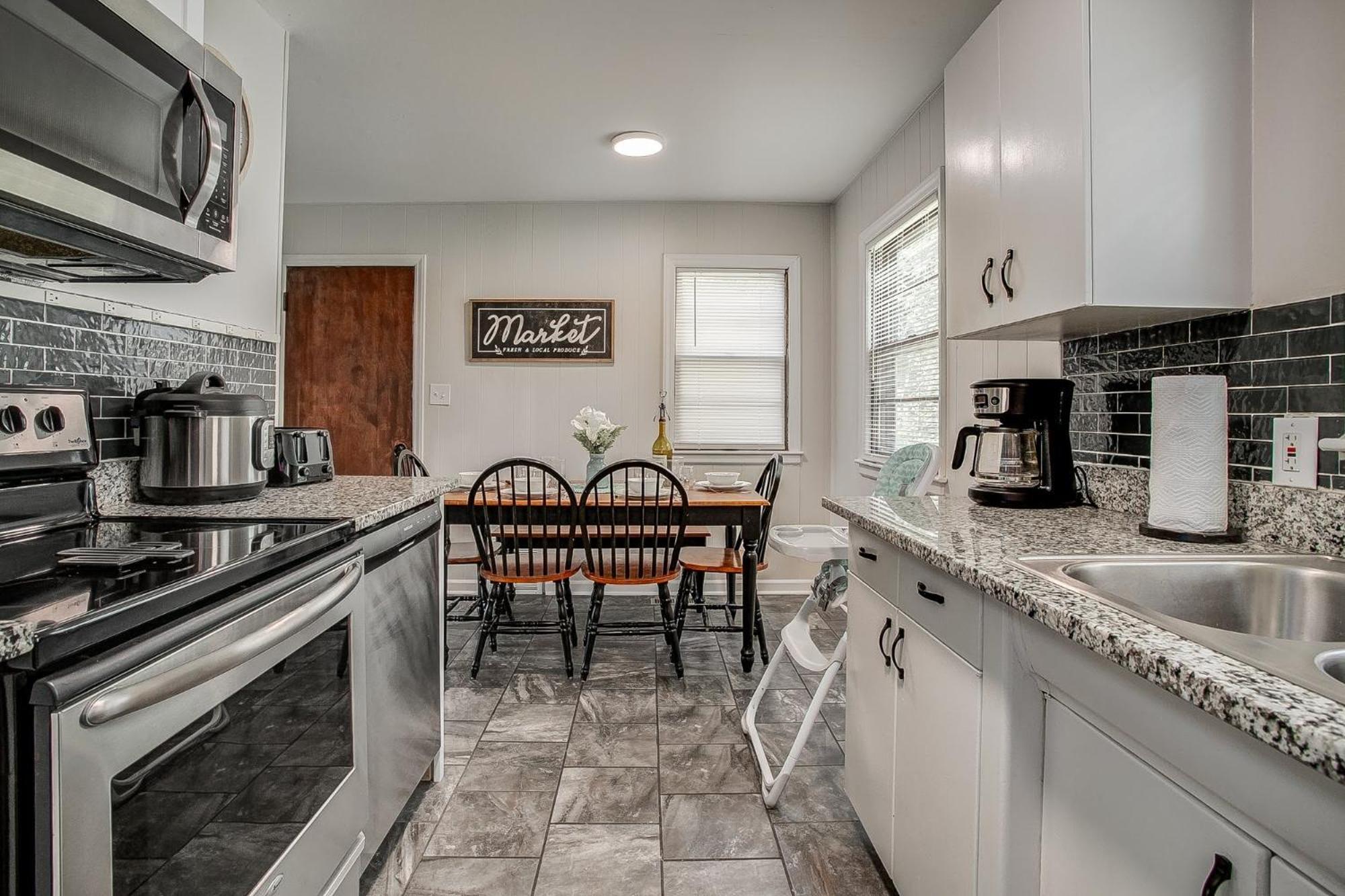 Chic Home With Huge Grassy Yard 7 Mins To Arrowhead Stadium Independence Zewnętrze zdjęcie