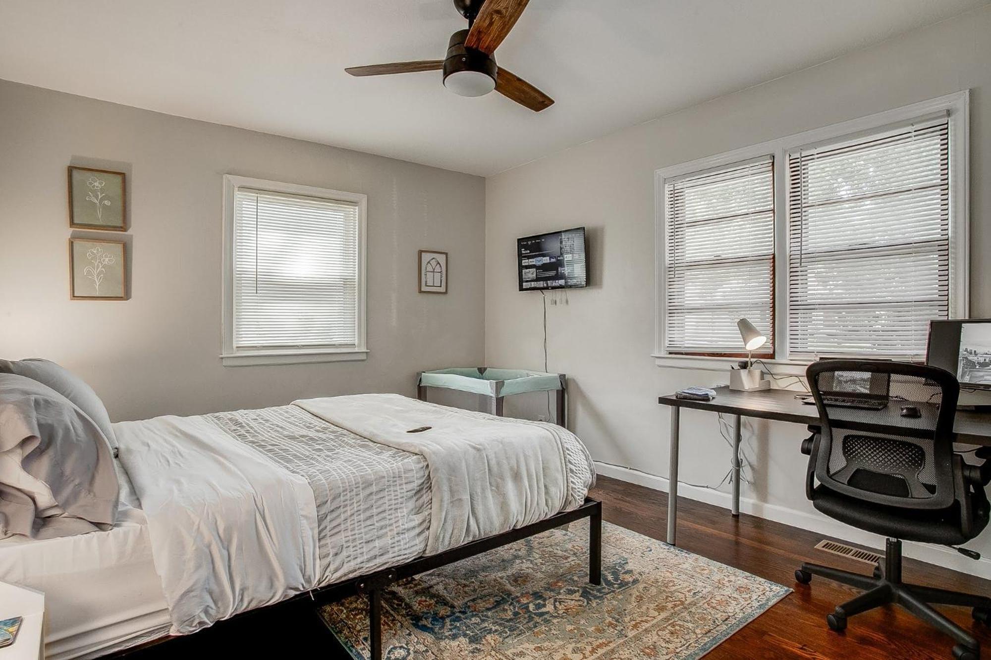 Chic Home With Huge Grassy Yard 7 Mins To Arrowhead Stadium Independence Zewnętrze zdjęcie